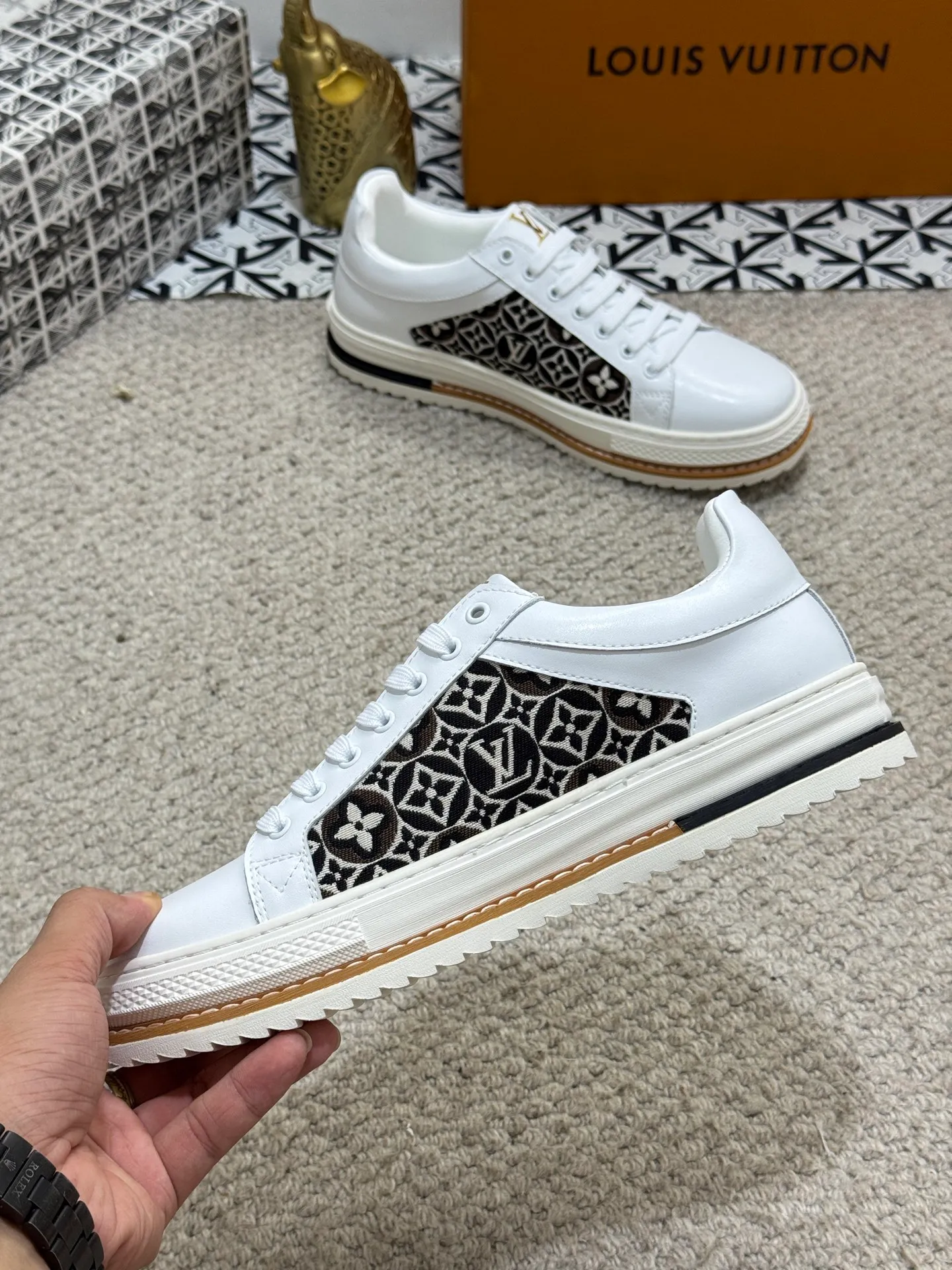Men's shoes 💰400 [New style] 🌂🌂Top original order - Louis Vuitton®️ Trendy and fashionable yet low-key men's casual shoes, uppers made of cowhide leather stitched with LV special canvas presbyopia, comfortable and breathable, mesh lining, original rubber outsole, 2 colors optional~a must-have for stylish men. Size: 38-44 (45 customized